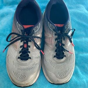 New Balance 880 Ladies 10 Sneakers